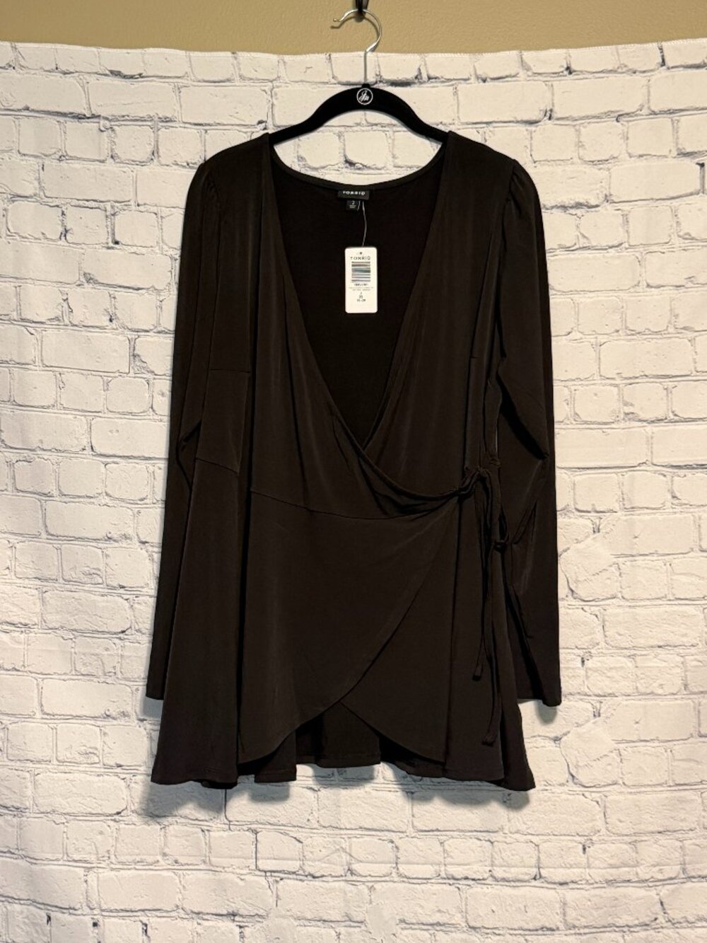 Torrid Surplice Wrap Top Size 2 (18/20) Black Long Sleeve NWT